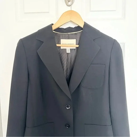 Banana Republic Women’s Classic Black Blazer - Picture 3 of 11